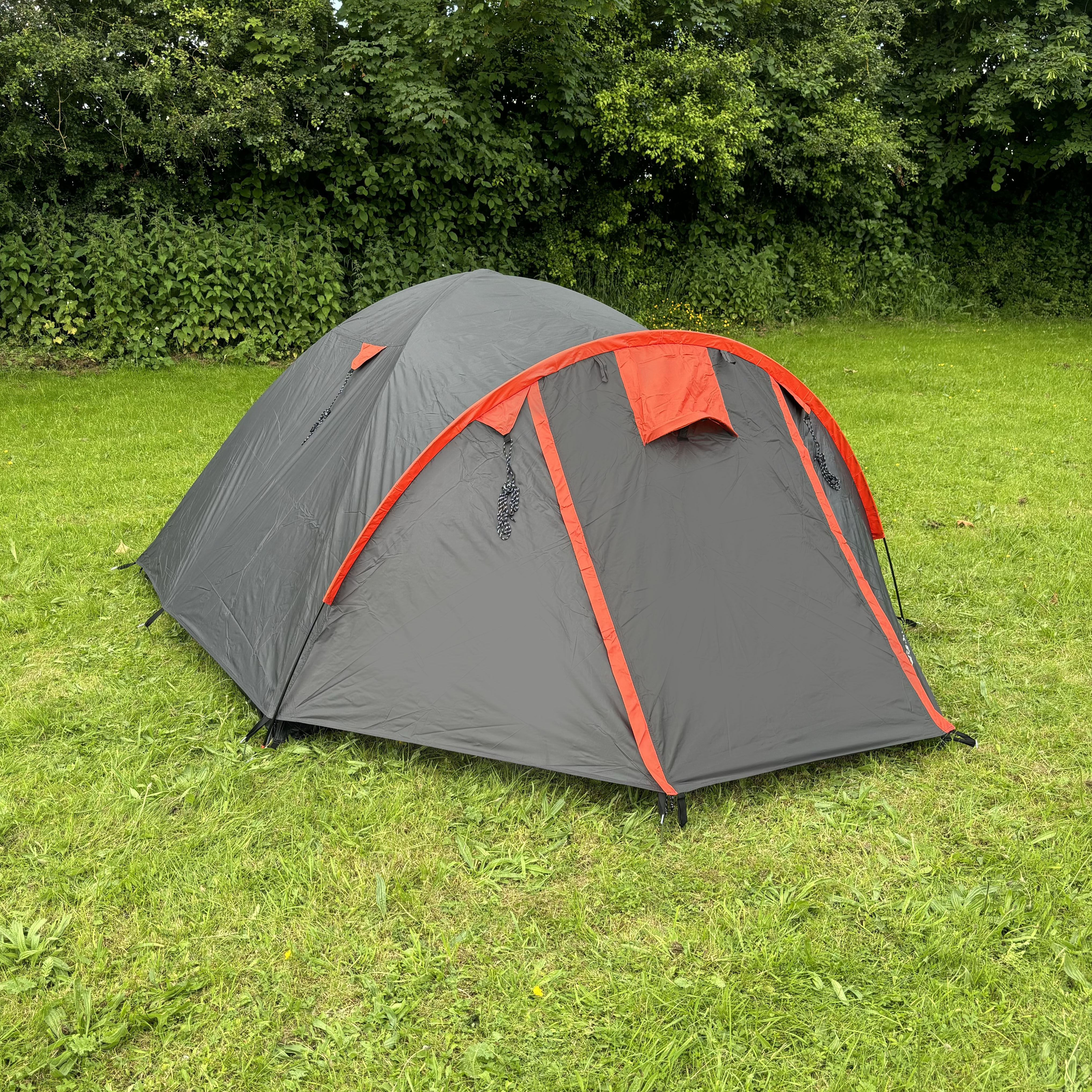 Tambu Acamp 3-4 Person Dome Tent - Anthracite / Black Coated Bright Red - 55% OFF